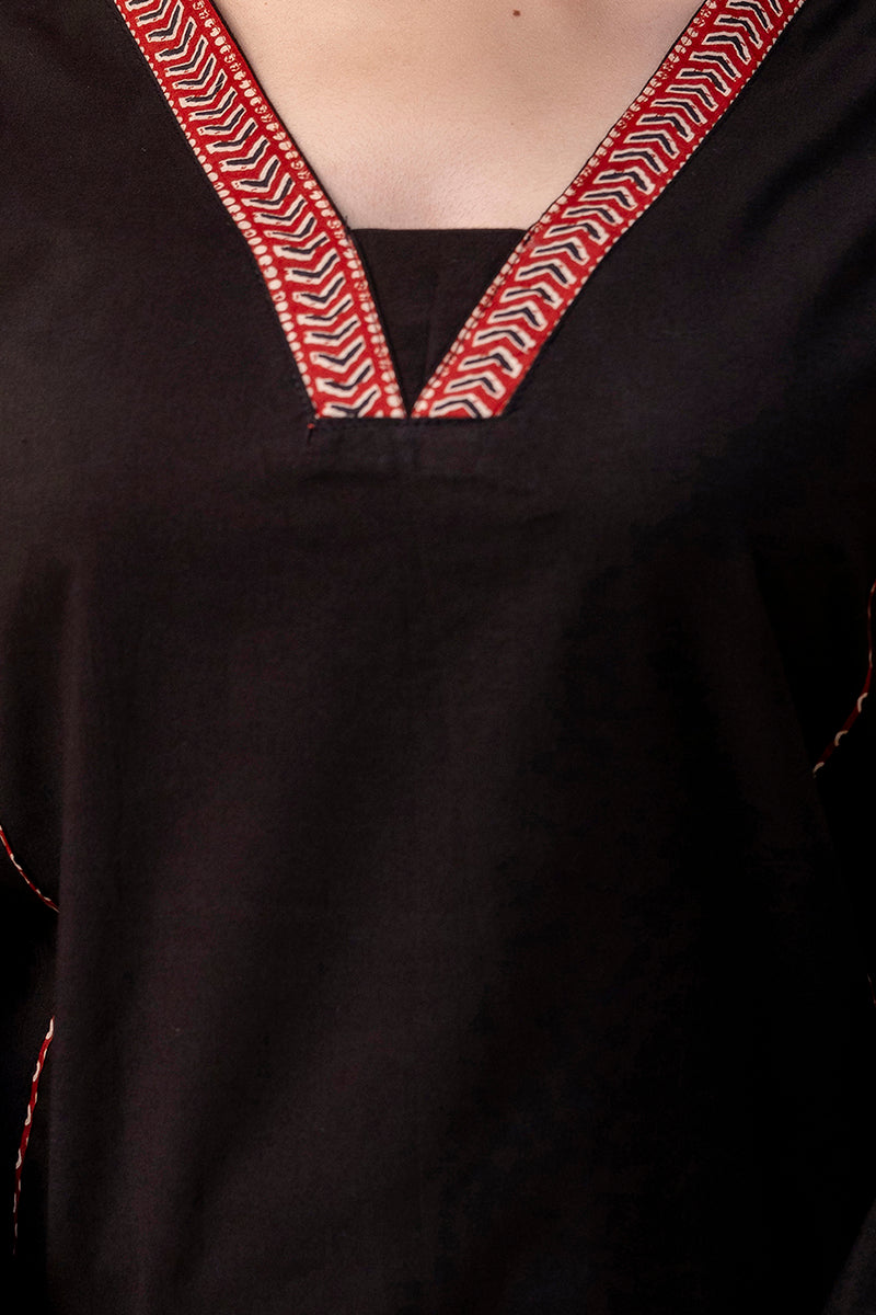 Aira Black Straight Kurti – Minimal Elegance for Everyday Wear
